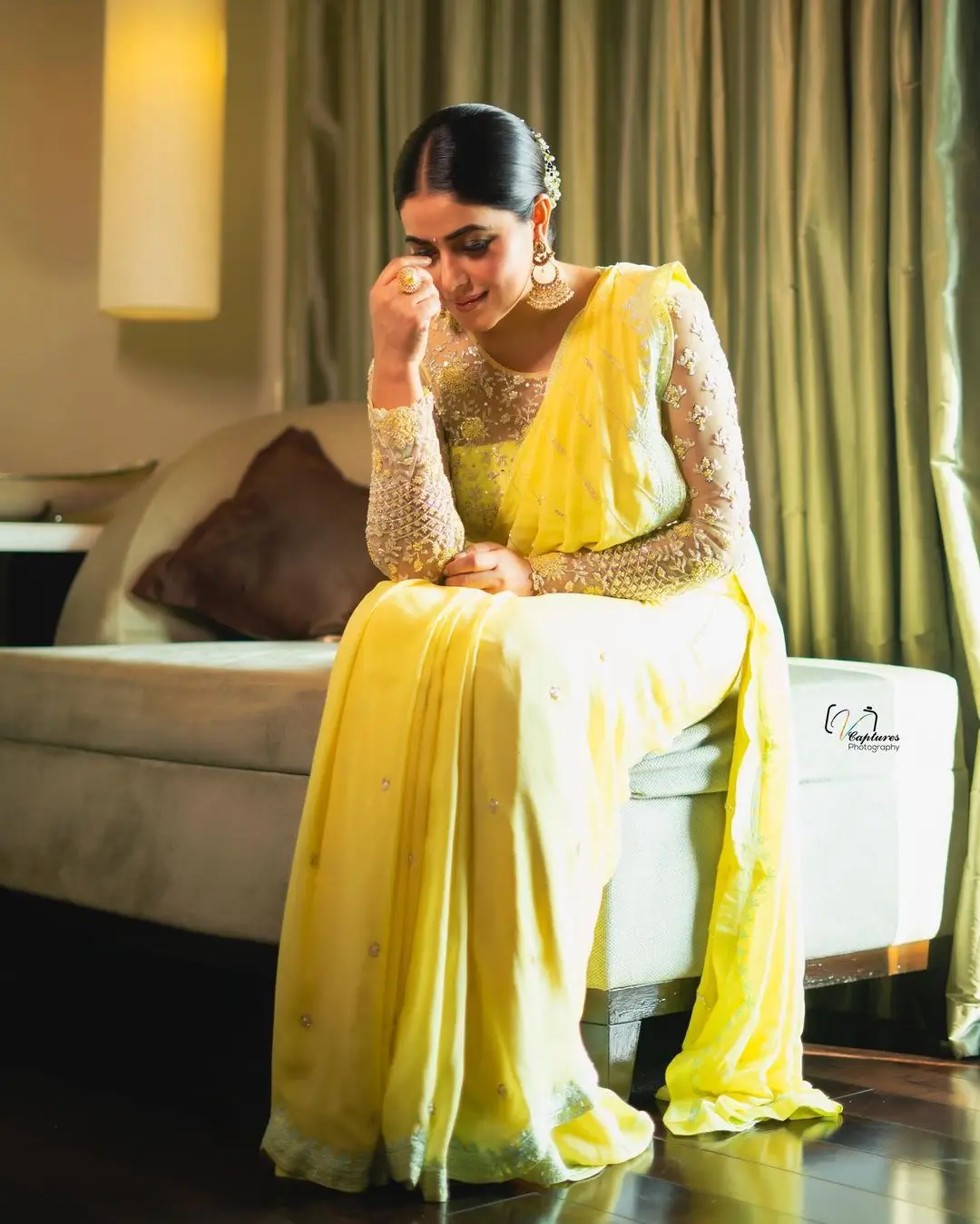 INDIAN TV ACTRESS SHAMNA KASIM PICS IN YELLOW SAREE 9